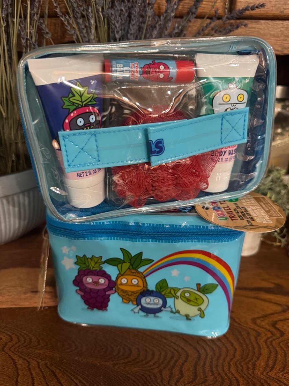 2 sets Ugly Dolls Themed Toiletry Set Wash different colored loofahs